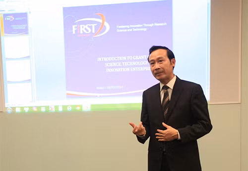 Giới thiệu dự án FIRST với trí thức Việt tại Anh ảnh 1