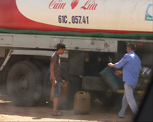 Ảnh điều tra: Trộm cắp xăng 'vô tội vạ' ở Bình Dương - Kỳ 1 ảnh 5
