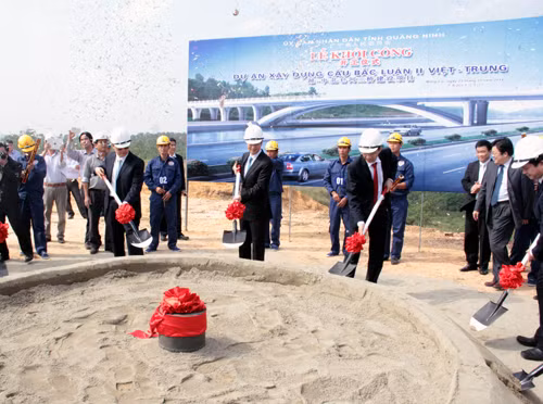  Khởi công dự án cầu Bắc Luân II Việt-Trung ảnh 1