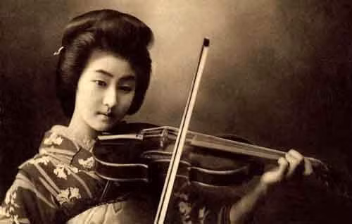 Ngỡ ngàng với nhan sắc thuần khiết của geisha 100 năm trước ảnh 3