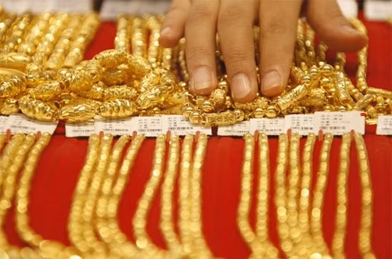 Giá vàng châu Á trượt xuống mức thấp nhất 4 tháng ảnh 1