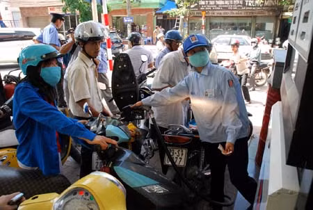 Tiếp tục giữ ổn định giá xăng dầu ảnh 1