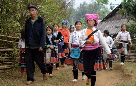 Đầu năm đi hội tết Mông ảnh 5