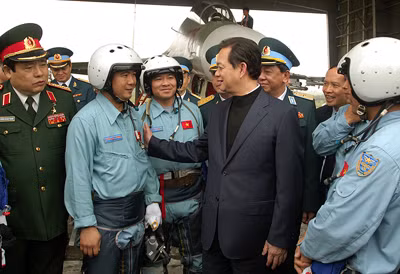 Thủ tướng Nguyễn Tấn Dũng thăm Trung đoàn Không quân 923 ảnh 1