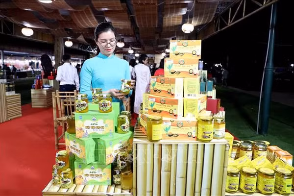Kết nối nông sản, OCOP, làng nghề với phát triển du lịch