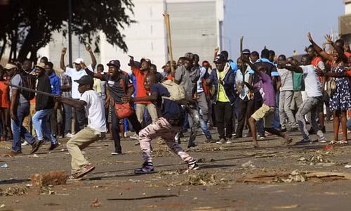 Đụng độ sau bầu cử, Tổng thống Zimbabwe kêu gọi người dân bình tĩnh ảnh 1