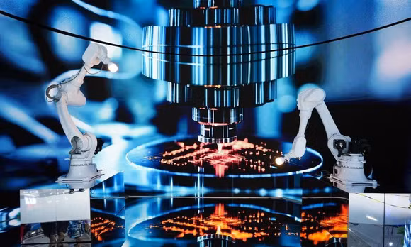 Cánh tay robot được trưng bày tại Triển lãm Trung Quốc - Nam Á lần thứ 9 ở Côn Minh, tỉnh Vân Nam, Trung Quốc, ngày 22/6/2025. (Ảnh: Tân Hoa xã)