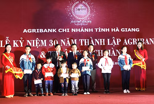 Agribank Hà Giang 30 năm xây dựng và phát triển ảnh 1