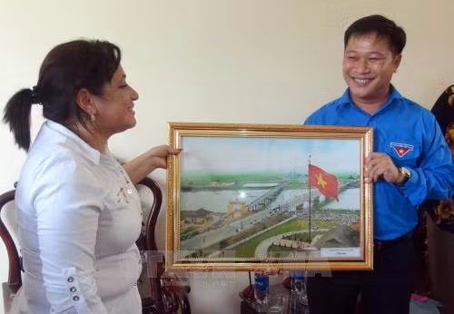Đoàn Thanh niên Cộng sản Cuba thăm khu di tích tại Cam Lộ, Quảng Trị ảnh 2