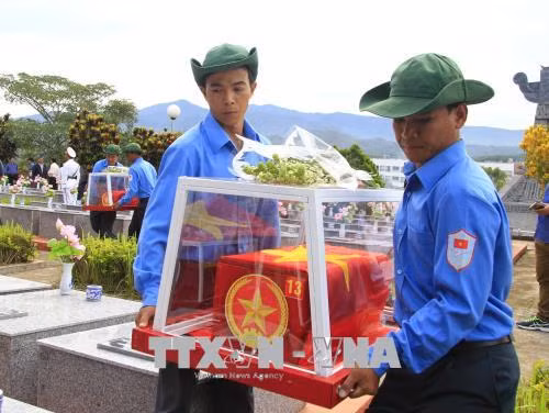 Truy điệu, an táng hài cốt liệt sĩ hy sinh tại Lào và Campuchia ảnh 2