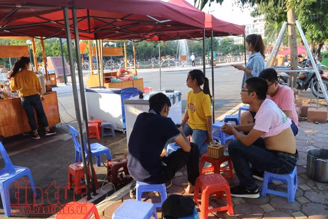 Phố đi bộ Trịnh Công Sơn (Hà Nội) 'đìu hiu' sau 3 tuần khai trương ảnh 5