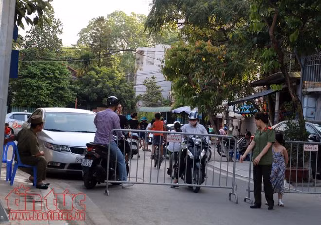 Phố đi bộ Trịnh Công Sơn (Hà Nội) 'đìu hiu' sau 3 tuần khai trương ảnh 13