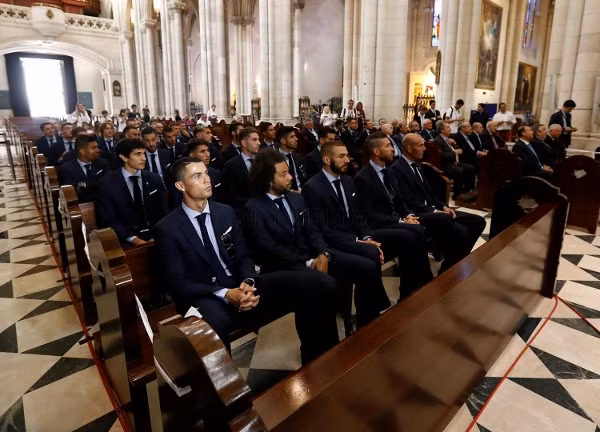 'Châu về Hợp Phố' Madrid ảnh 13