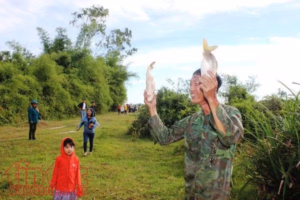 Độc đáo lễ hội đánh bắt cá Đồng Hoa ảnh 7