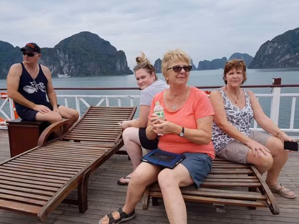 Chấn chỉnh ‘bán tour’ tại phố cổ Hà Nội ảnh 1