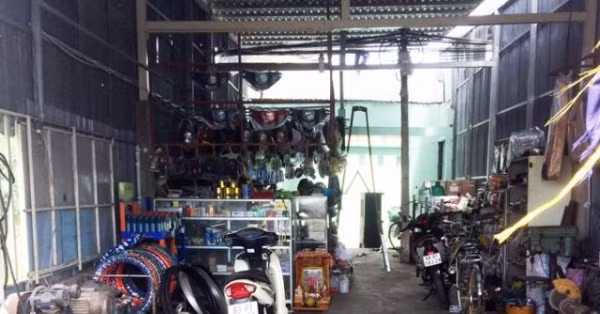 Bị lưới điện cao áp phóng điện, một người dân ở Cà Mau bị thương nặng ảnh 1