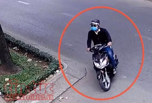 Táo tợn giật dây chuyền của nhân viên ngoại giao Tổng lãnh sự quán Liên bang Nga ảnh 2