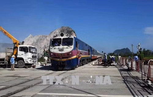 Hiện hữu nguy cơ tai nạn giao thông đường sắt ảnh 1