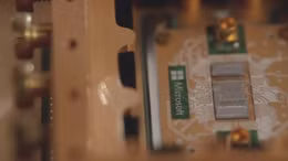 Microsoft gia nhập cuộc đua lượng tử với sản phẩm chip đột phá