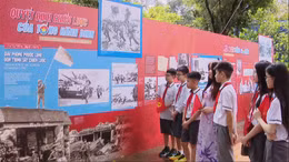 Bài học lịch sử từ triển lãm 'Con đường thống nhất' tại Di tích Cách mạng Nhà và Hầm D67