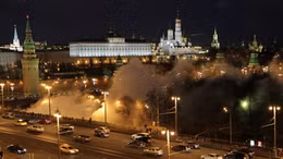 Người Nga hoảng hốt khi Điện Kremlin mù mịt khói