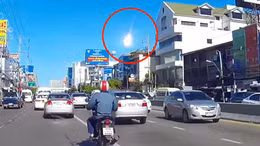 Cầu lửa thiên thạch thắp sáng bầu trời Bangkok