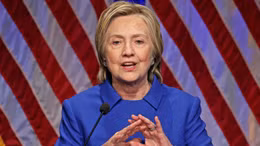 Bà Clinton xuất hiện với mặt mộc sau khi thừa nhận thất bại