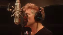 Nghe Jon Bon Jovi hát "Ánh trăng nói hộ lòng tôi"