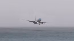 Boeing 737 chở gần 200 hành khách suýt hạ cánh nhầm xuống biển