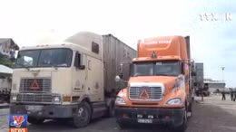 Hai xe container vận chuyển trái phép máy hàn, xe lu đã qua sử dụng