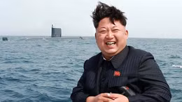 Ông Kim Jong-Un thị sát phóng tên lửa từ tàu ngầm