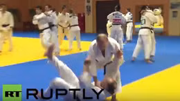 Tổng thống Putin quật ngã tuyển thủ quốc gia Judo
