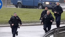 Cảnh sát truy đuổi dồn dập hung thủ xả súng Charlie Hebdo