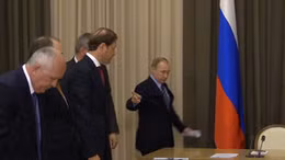 Ông Putin nhắc khéo Phó Thủ tướng sửa cà vạt