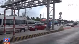 BOT Sóc Trăng thất thủ, ùn tắc kéo dài hơn 2km