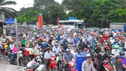 Cửa ngõ sân bay Tân Sơn Nhất ùn tắc vì tai nạn