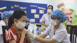 Hà Nội tiếp tục tiêm vaccine COVID-19 cho học sinh tiểu học