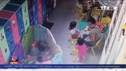 Đình chỉ hoạt động nhóm trẻ có bảo mẫu tát trẻ liên tiếp