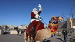 Ông già Noel tới thăm vùng đất thánh Jerusalem