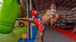 Võ sĩ Muay Thái thất nghiệp chật vật sống qua mùa dịch