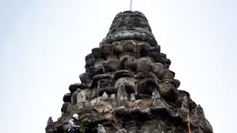 'Ninja' làm vườn tại đền Angkor Wat