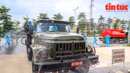 Cận cảnh dàn xe đặc chủng khử trùng tại Bệnh viện K cơ sở Tân Triều