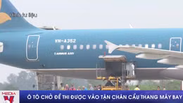 Ô tô chở đề thi được vào tận chân cầu thang máy bay