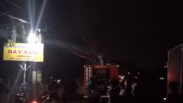 Cháy 2 nhà dân tại TP Hồ Chí Minh, một phụ nữ được cứu thoát