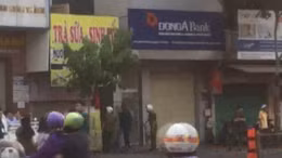 Thanh niên ngáo đá cố thủ trong nhà