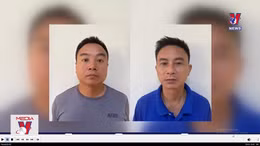 Khởi tố hai người hành hung phóng viên