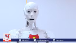 Robot Việt Nam biết giải toán, đọc thơ
