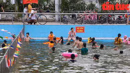 Biến ao tù thành bể bơi miễn phí cho trẻ em 'giải nhiệt' mùa nắng nóng