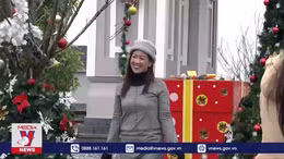 Lào Cai: Thu hút nhiều khách du lịch đến với xứ tuyết trắng trên vùng đất nhiệt đới