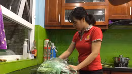 Người dân Hà Nội lo lắng khi nước sinh hoạt có mùi lạ